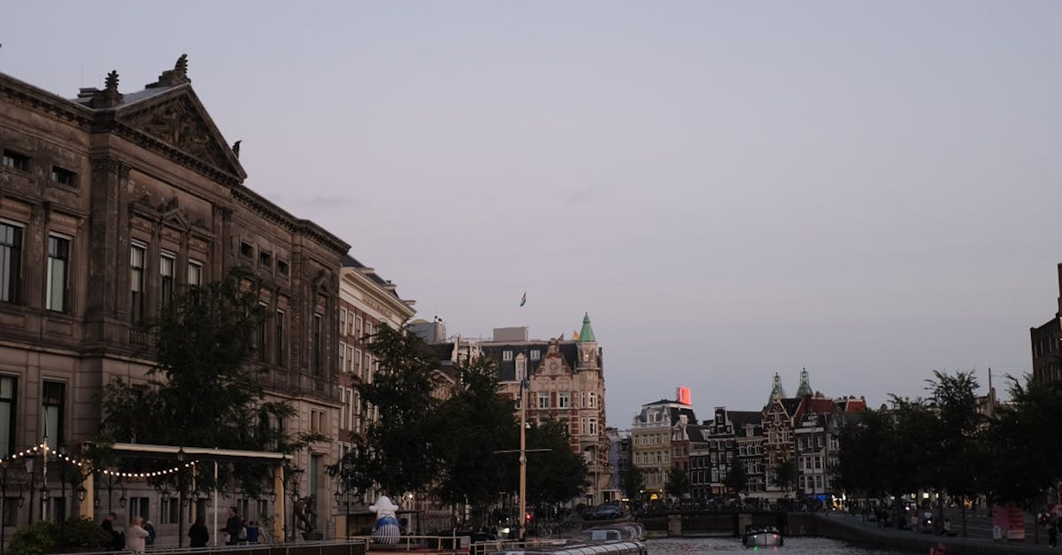 Discovering the Best Self-Paced Courses for Dutch in Amsterdam